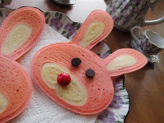 Bunny pancakes by Jenni Price on iheartnaptime.net ...these would be so fun for Easter!