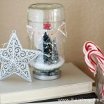 How to make a snow globe with a recycled jar #christmas #crafts