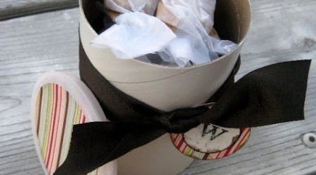Yummy homemade peanut butter fudge recipe. Stick them in a recycled oatmeal container for a cute and inexpensive gift!