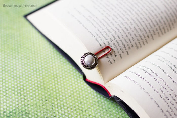 Simple and cute button bookmarks // I Heart Nap Time button bookmarks