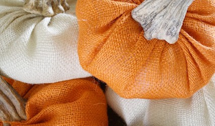 burlap pumpkins
