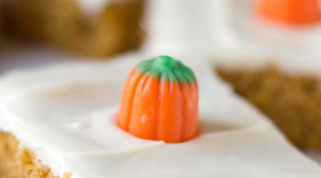 Super soft pumpkin bars with cream cheese frosting via iheartnaptime.net - a dessert the whole family loves!  #recipe #dressert