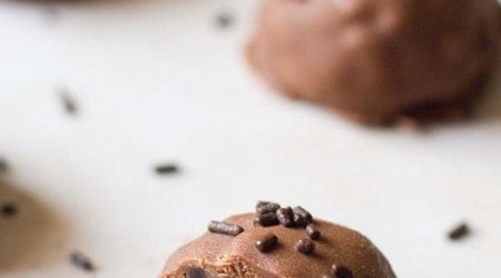 BROWNIE truffles from iheartnaptime.net . These look to die for!