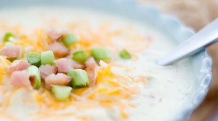 Creamy potato and ham soup from iheartnaptime.net . This is the most delicious and amazing soup! #recipe #soups