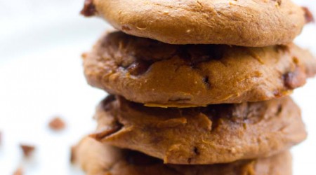 Pumpkin cinnamon chip cookies made with only FOUR ingredients on iheartnaptime.net . These are so simple to make and tastes delicious!