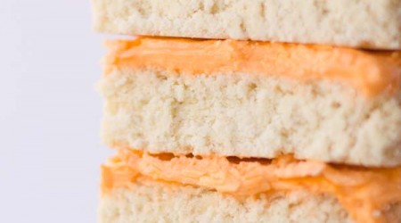 Sugar cookie bars from iheartnaptime.net -super easy and delicious!! #recipes #desserts