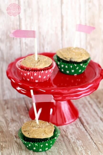 #Chocolate Caramel #Cupcakes with Salted Caramel Frosting by Sweet Rose Studio on iheartnaptime.net