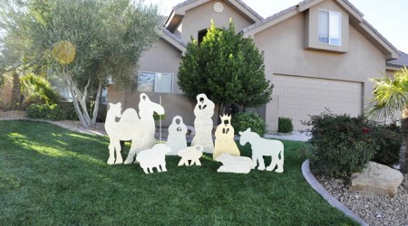 #DIY yard Christmas nativity set by All Things Thrifty on iheartnaptime.net