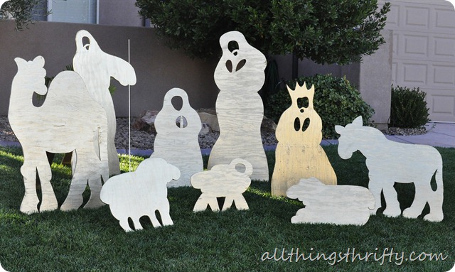 #DIY yard Christmas nativity set by All Things Thrifty on iheartnaptime.net