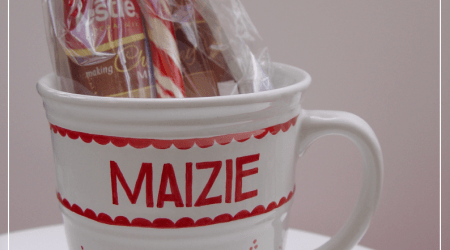 #DIY Christmas Mugs by Kiki and Company on iheartnaptime.net