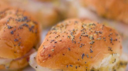Ham and cheese swiss rolls from iheartnaptime.com... these are so easy to make and taste delicious!