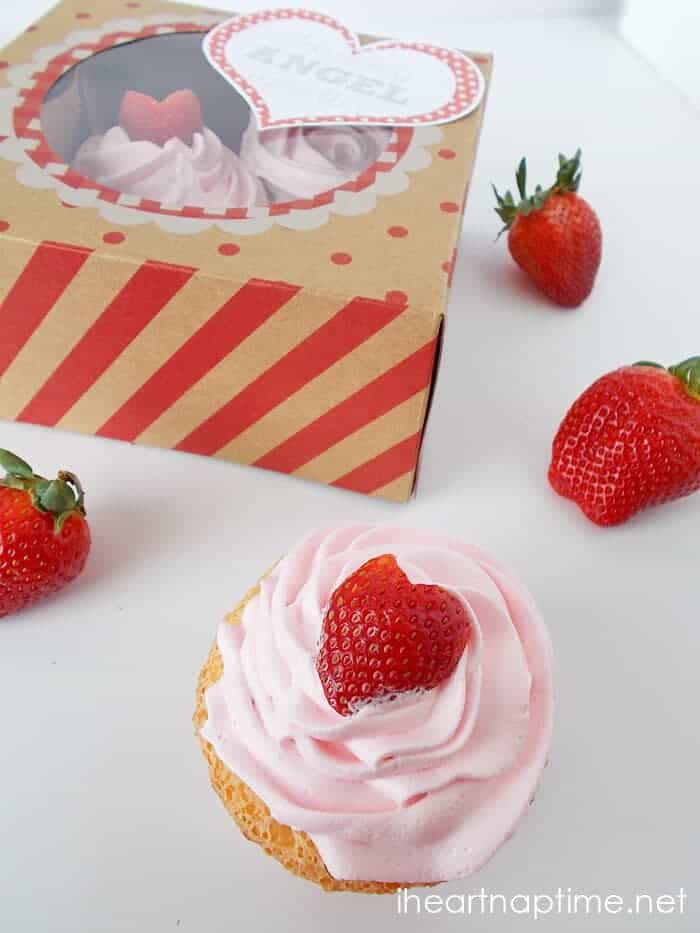 Angel food #cupcakes with fresh strawberries from iheartnaptime.net ...these look so good! #Valentinedesserts Angel Food Cupcake Valentines