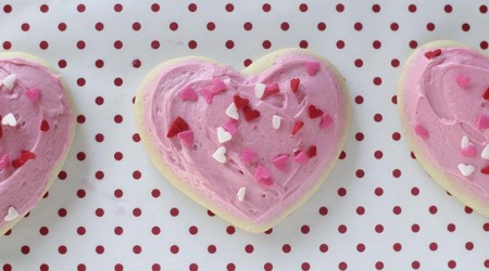 Super soft sugar cookies and the best tip for baking them on iheartnaptime.com #recipes #desserts