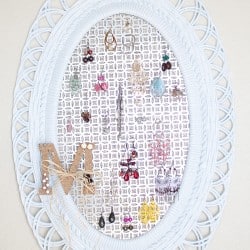 #DIY Jewelry Organizer on iheartnaptime.com