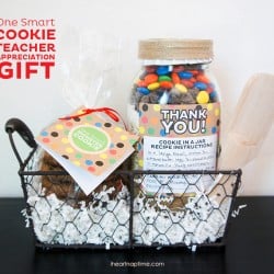 One Smart Cookie Teacher Gift with FREE printable on www.iheartnaptime.com