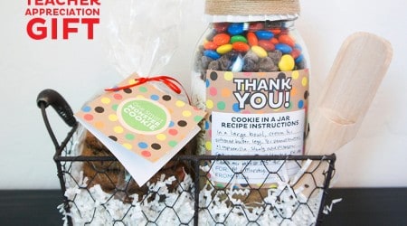 One Smart Cookie Teacher Gift with FREE printable on www.iheartnaptime.com