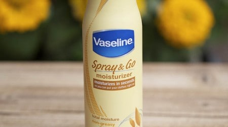Max the morning with Vaseline Spray & Go!