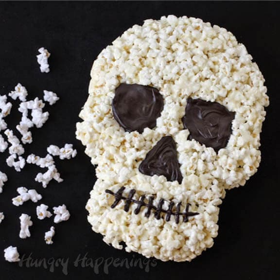 Halloween-dessrts-white-chocolate-popcorn-skull-.jpg