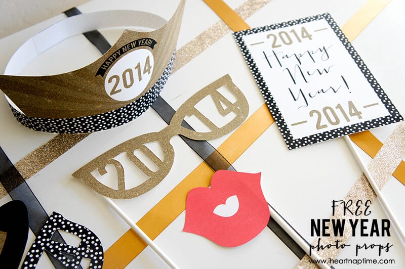 Free Printable New Year Photo Props on www.iheartnaptime.com #photoprops #newyears #freeprintables