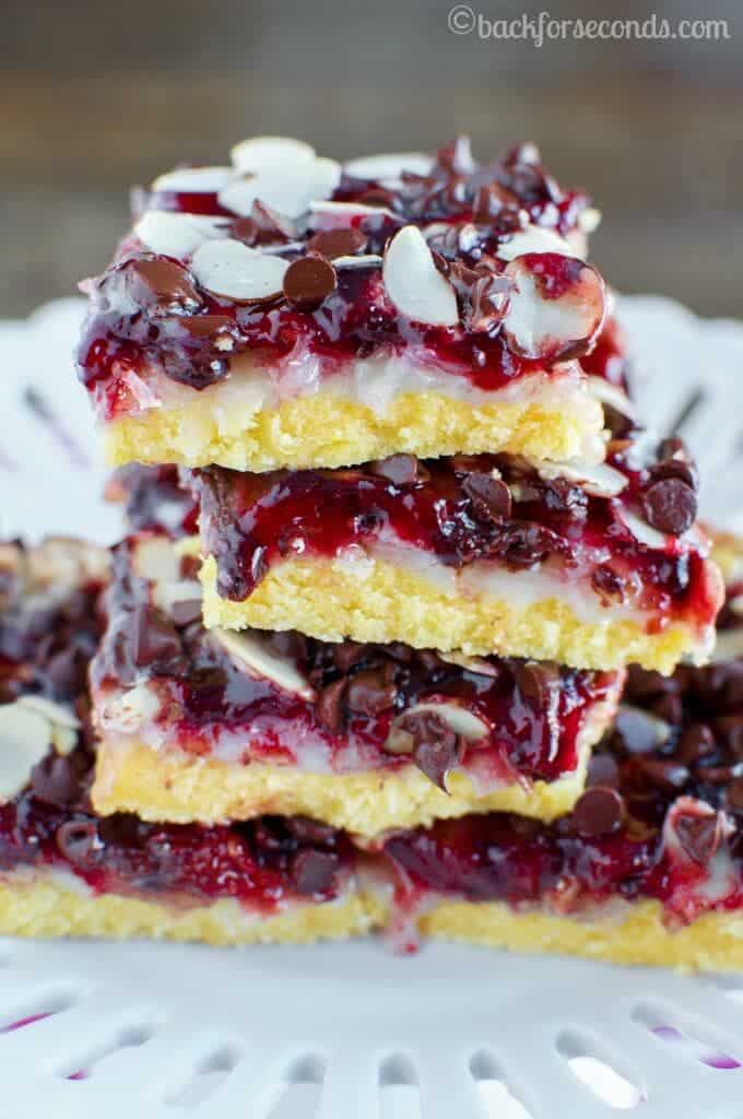 17 Delicious Summer Berry Cake Recipes