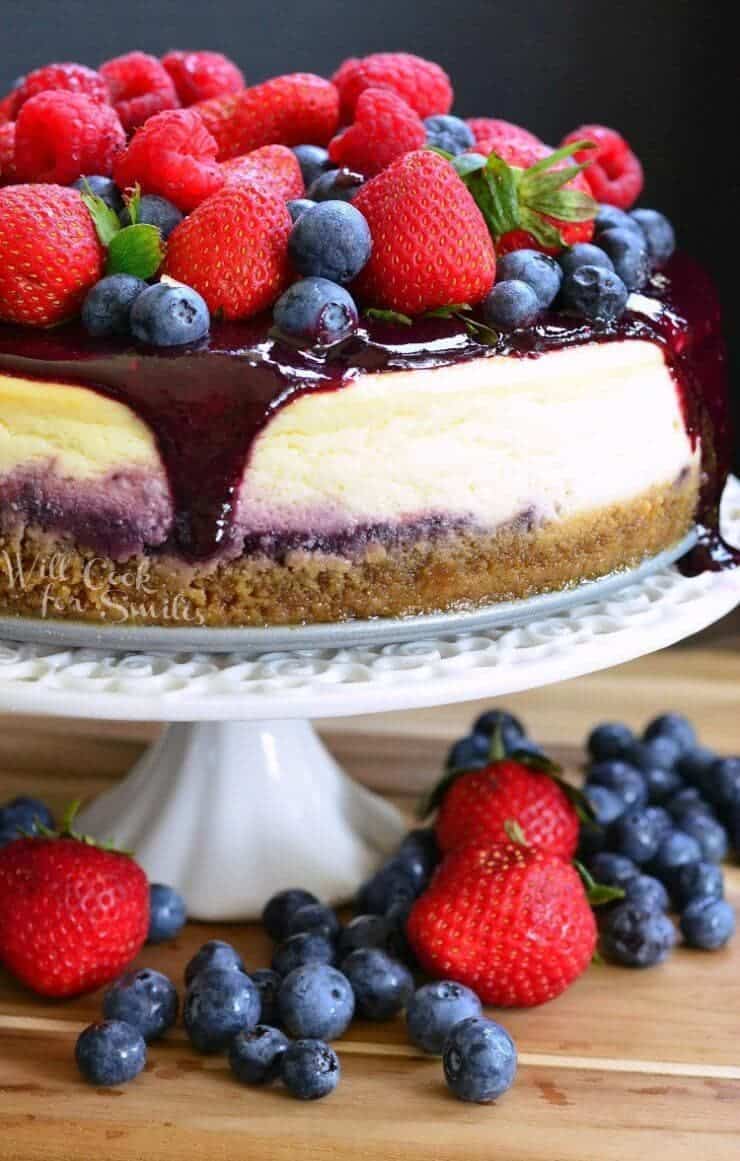 17 Delicious Summer Berry Cake Recipes