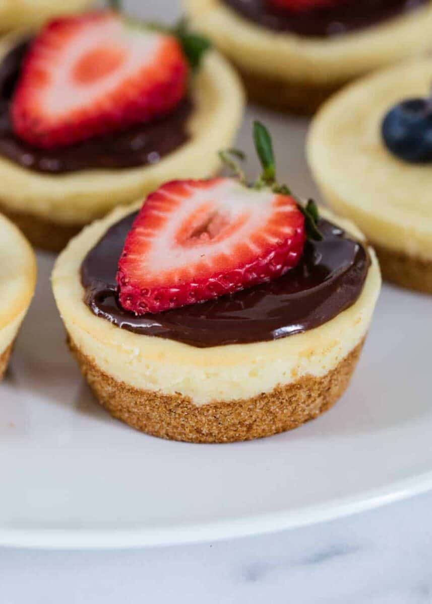 Mini Cheesecakes w/ Vanilla Wafers (5 ingredients!) - I Heart Naptime