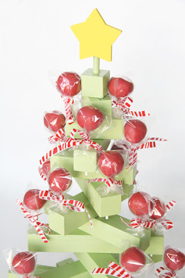 DIY Christmas Sucker tree! Love this idea. These were a favorite when I was a little kid.