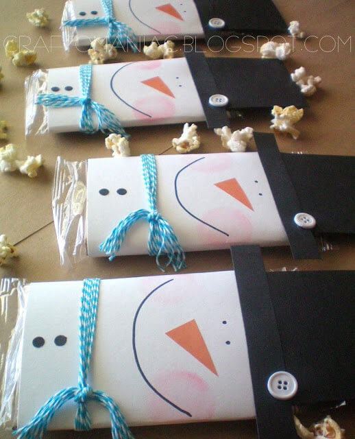 Simple and cute popcorn snow man gift snowman-gift.jpg