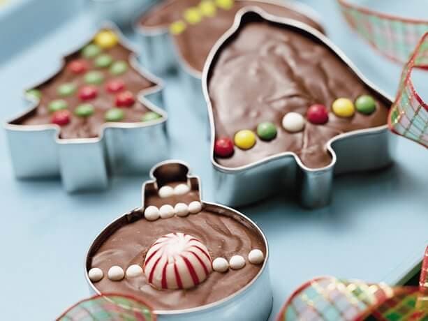 Best Christmas Cookies - 40+ of the most delicious and festive Christmas cookies for your holiday baking! Lots of easy and delicious homemade Christmas cookie ideas to make your next party or cookie exchange a success! Chocolate christmas cookie fudge