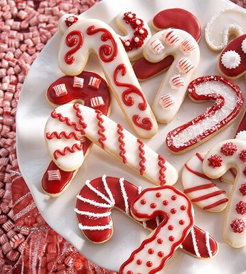 Best Christmas Cookies - 40+ of the most delicious and festive Christmas cookies for your holiday baking! Lots of easy and delicious homemade Christmas cookie ideas to make your next party or cookie exchange a success! decorated christmas cookies