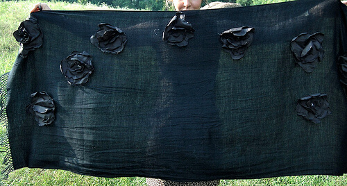 how-to-make-a-scarf.jpg 15 different tutorials showing you how to make a scarf on iheartnaptime.com ...so cute!