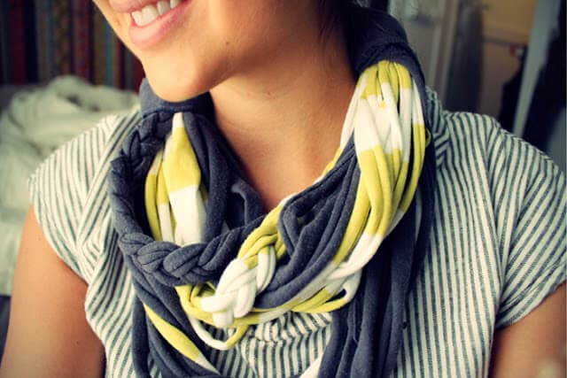 Beautiful scarves...most importantly beautiful scarves with detailed instructions on how to make them :-) 15 different tutorials showing you how to make a scarf on iheartnaptime.com ...so cute!