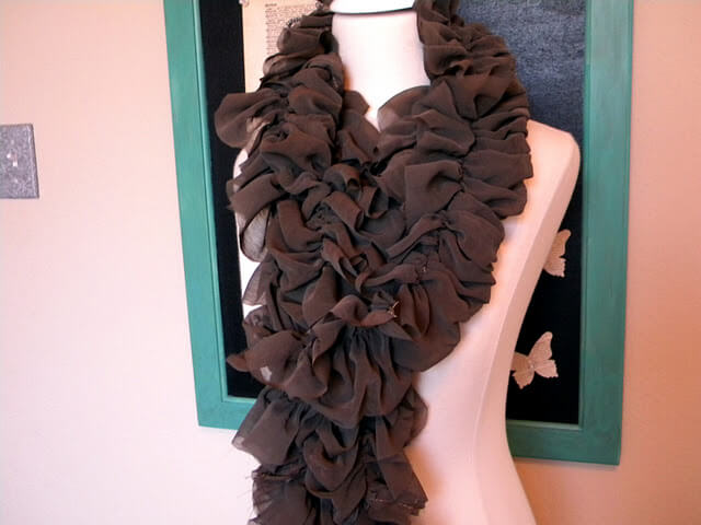 Beautiful scarves...most importantly beautiful scarves with detailed instructions on how to make them :-) 15 different tutorials showing you how to make a scarf on iheartnaptime.com ...so cute!