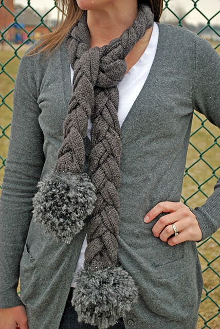Beautiful scarves...most importantly beautiful scarves with detailed instructions on how to make them :-) 15 different tutorials showing you how to make a scarf on iheartnaptime.com ...so cute!