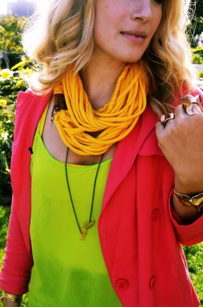 15 different tutorials showing you how to make a scarf on iheartnaptime.com ...so cute!
