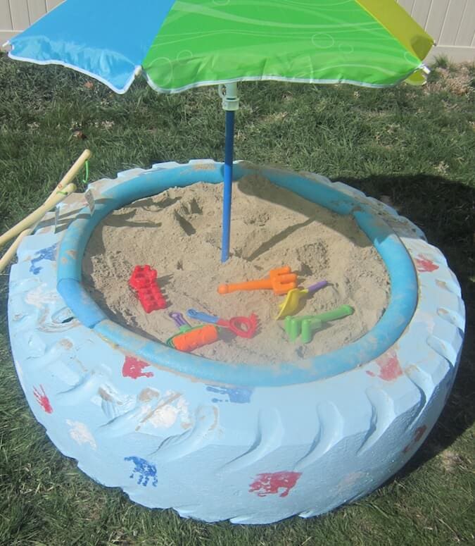 DIY sandbox from an old tire! Such a cool idea! #DIY #tutorial