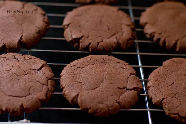 EASY Homemade Oreo Cookies - I Heart Naptime