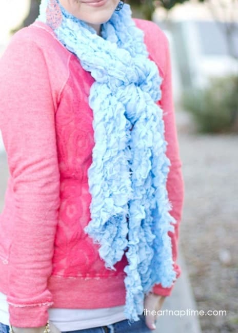 Super cute DIY scarf on iheartnaptime.net