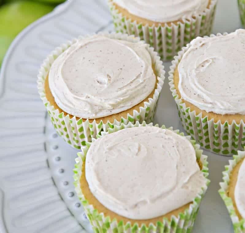 Apple Pie Cupcakes - An easy, semi-homemade apple pie cupcake recipe that combines all of the comforting flavors of apple pie. These are the perfect fall cupcakes and taste absolutely amazing. apple pie cupcakes