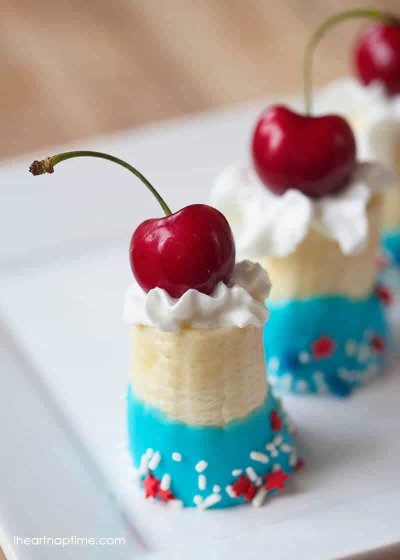 mini banana splits....perfect for the 4th of July!