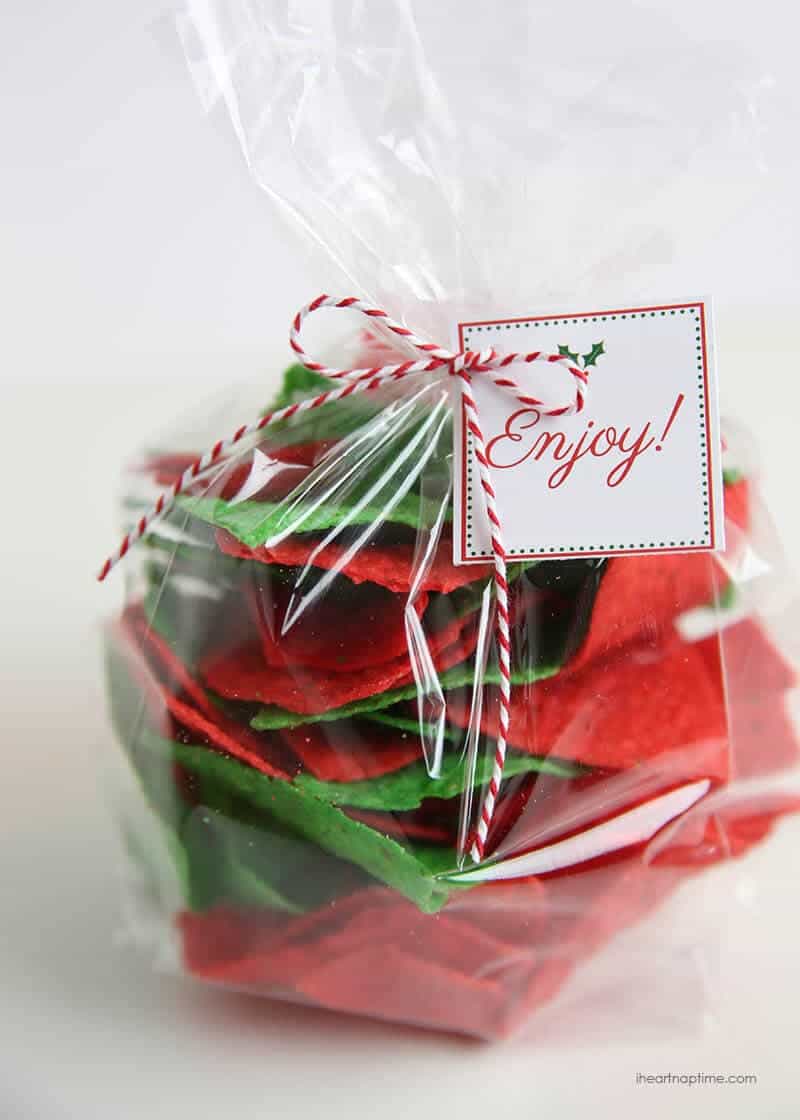 Red and green tortilla chips wrapped in cellophane with a Christmas tag.