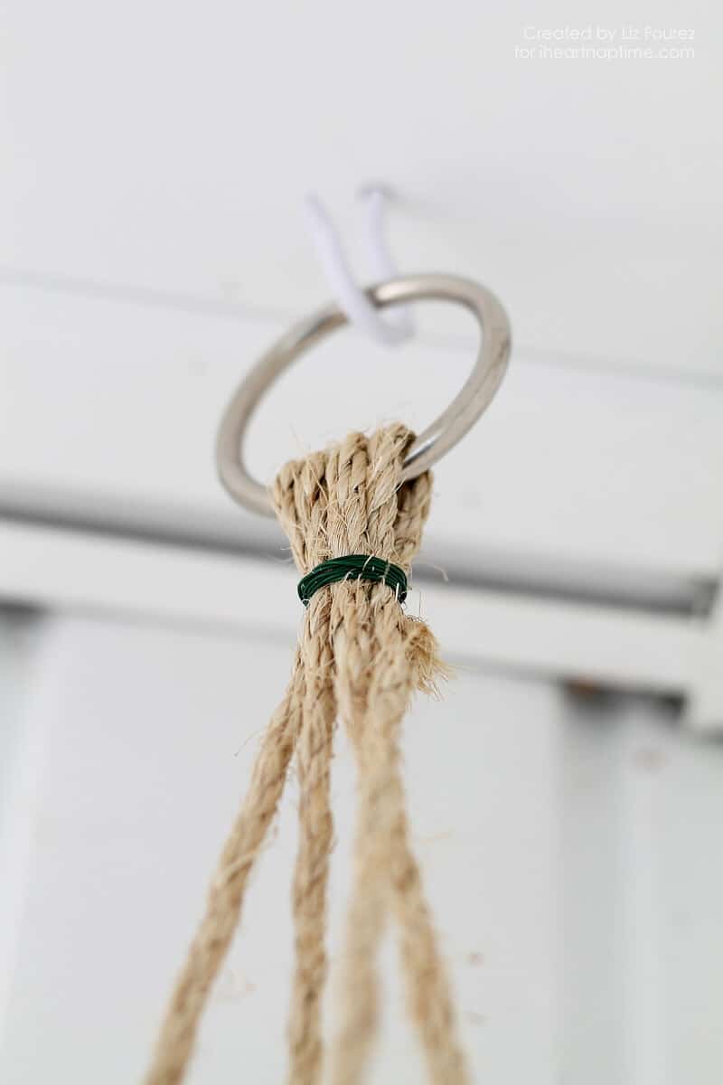 DIY Vertical Plant Hanger on iheartnaptime.com