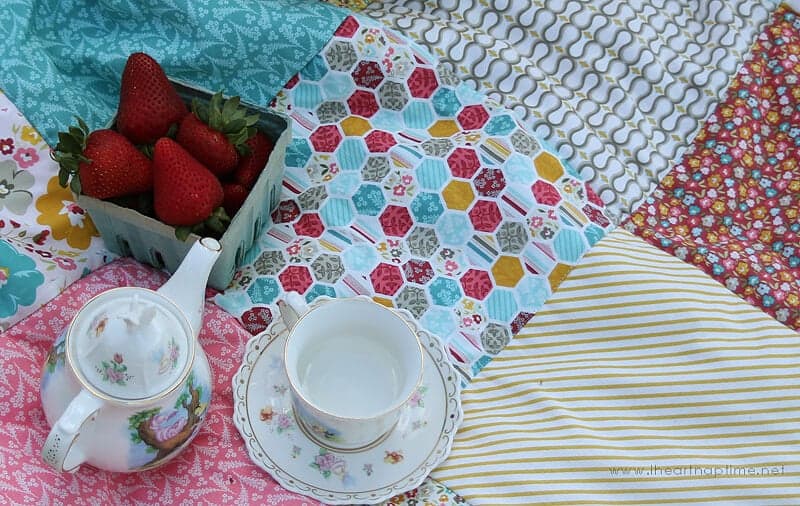 Easy Picnic Quilt on iheartnaptime.com