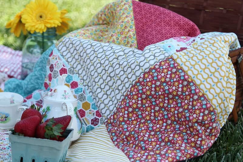 Easy Picnic Quilt on iheartnaptime.com
