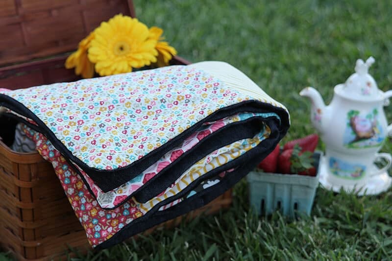 Easy Picnic QuiltEasy Picnic Quilt on iheartnaptime.com