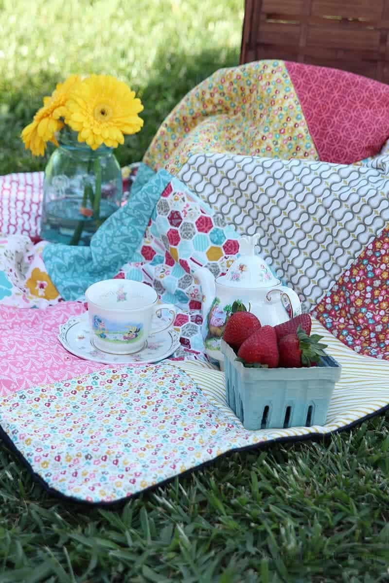 Easy Picnic Quilt on iheartnaptime.com
