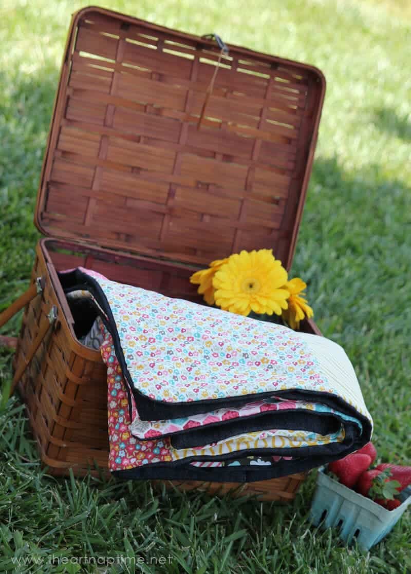Easy Picnic Quilt on iheartnaptime.com