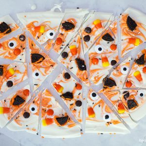 This Halloween candy bark is super easy to make, a kid favorite and can be customized with your favorite candies! Tie it up and give it with the free, printable tag on iheartnaptime.com