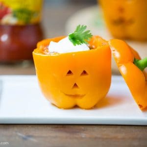 5 Ingredient Chicken Stuffed Bell Peppers - super delicious and done in less than 30 minutes!