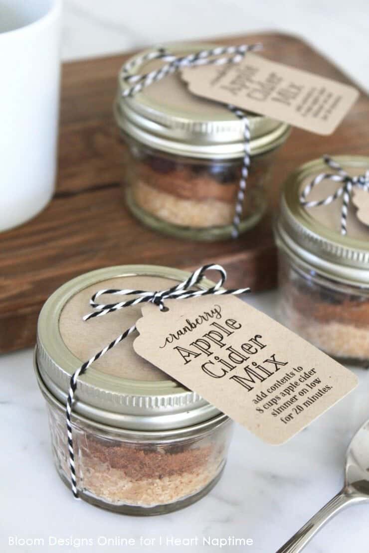 cranberry apple cider mix in mason jars